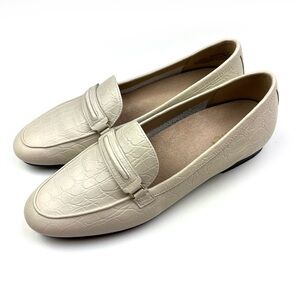Like New Vionic Newport Cream Croc Embossed Leather Comfort Loafers size 9